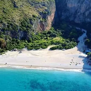 Gjipe Eco , Vuno Albania